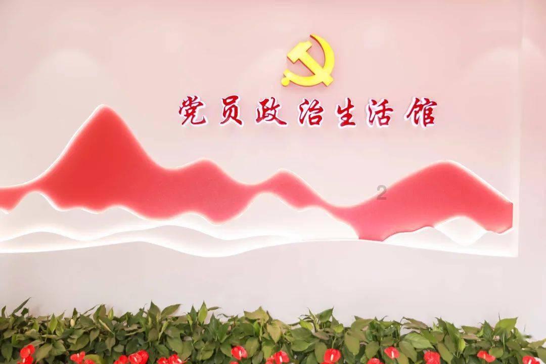 时尚芭比做美甲